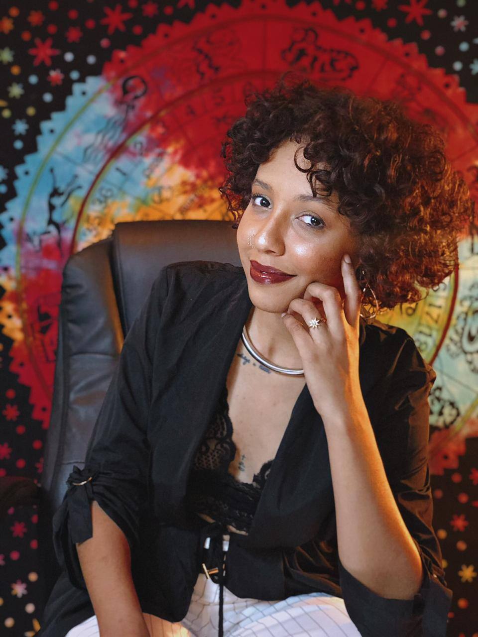 Guia Tatiane Lisbon, a Papisa, entende a astrologia como um GPS