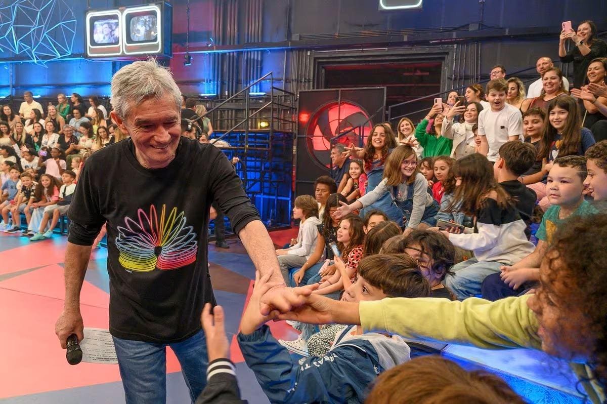 Serginho Groisman à frente do 'Altas Horas', programa em que recebe diversos convidados aos sábados na Globo