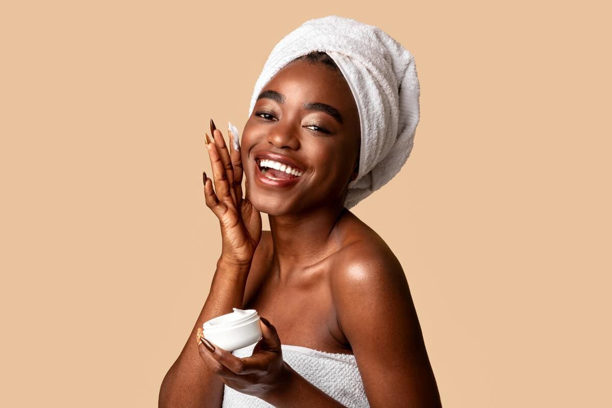 Cosméticos e dermocosméticos agem de maneira diferente na pele