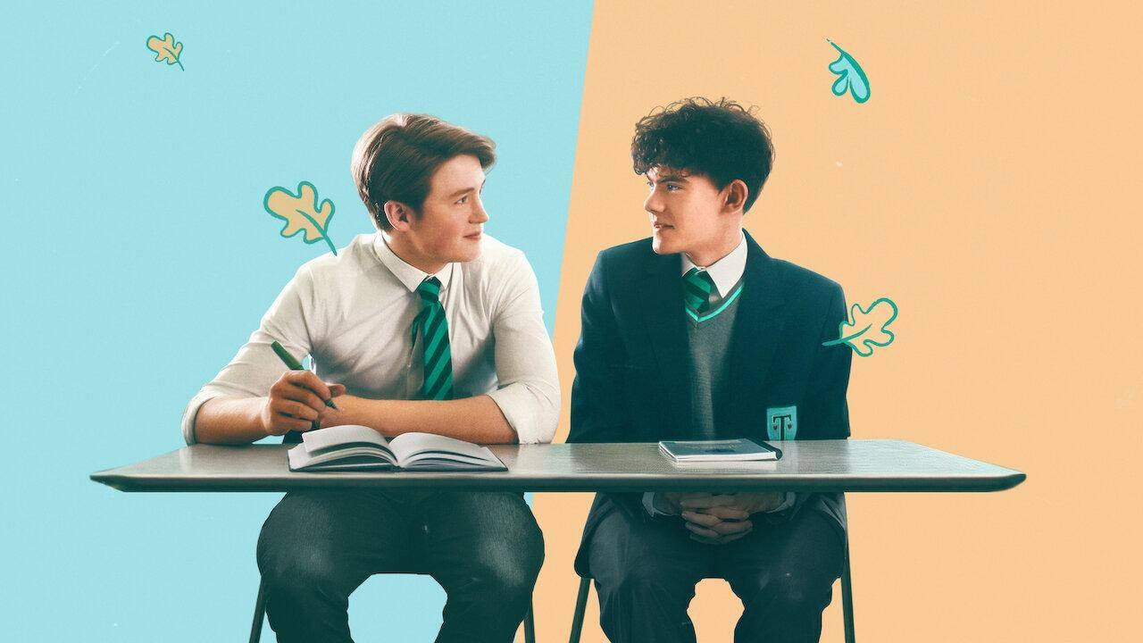Os personagens Charles ”Charlie” Spring (Joe Locke) e Nicholas “Nick” Nelson (Kit Connor), da série britânica “Heartstopper” (Netflix). Na produção, os protagonistas lidam com diversas questões típicas da adolescência, entre elas, as emoções do primeiro amor e da descoberta da própria sexualidade