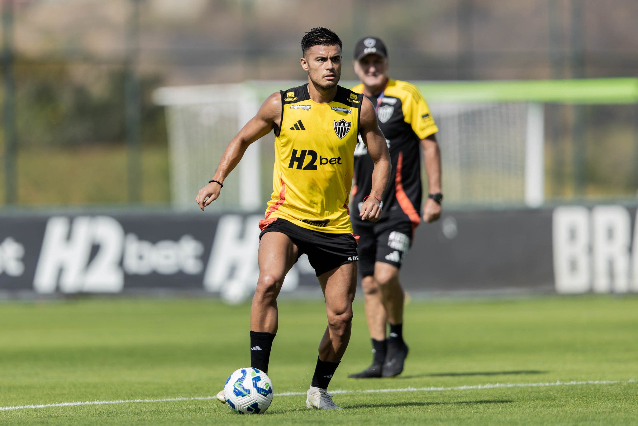 Fausto Vera perdeu espaço no time e negocia saída do Galo