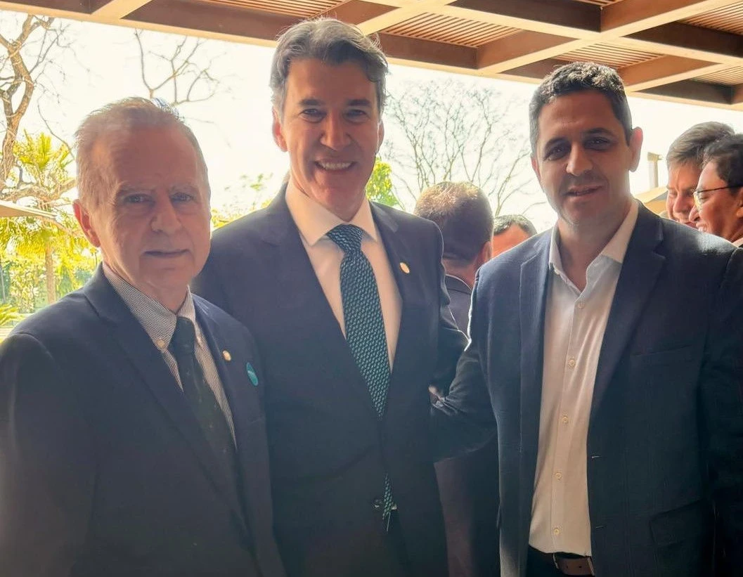 Prefeito de Betim, Vittorio Medioli (sem partido); procurador-geral de Minas Gerais e presidente do Conselho Nacional de Procuradores-Gerais, Jarbas Soares; e jornalista Heron Guimarães (União Brasil), pré-candidato a prefeito de Betim
