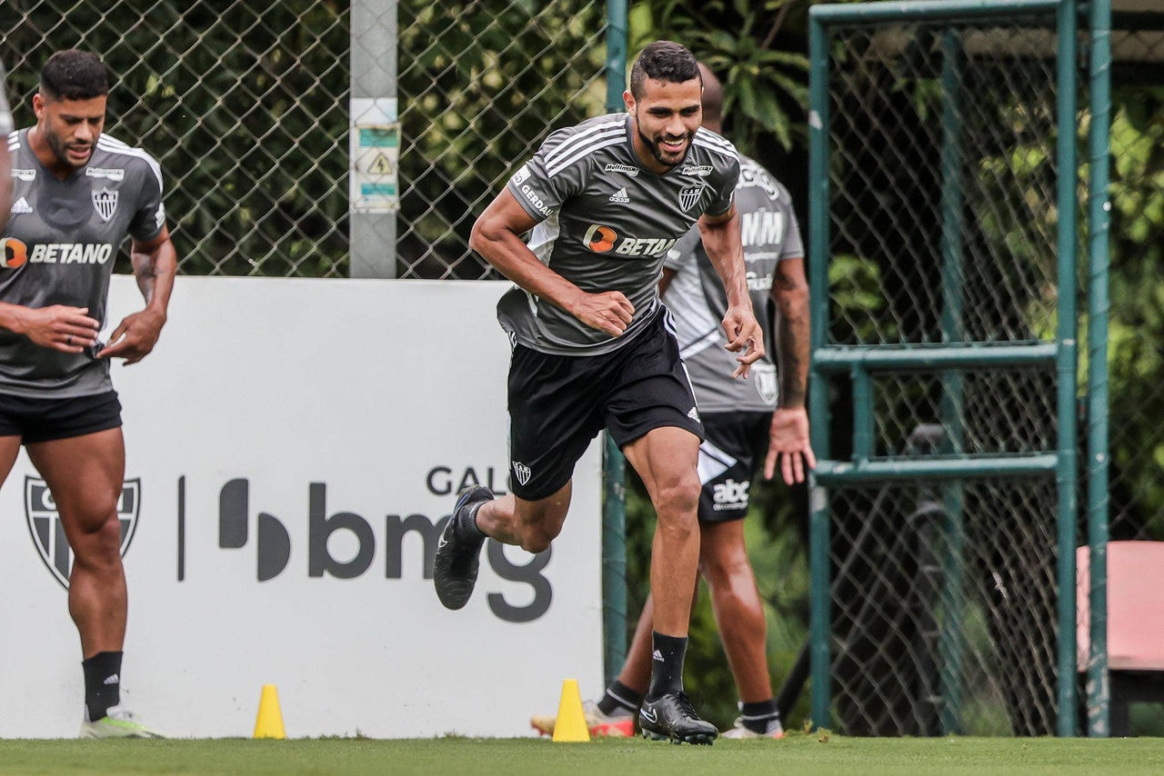 Alan Kardec volta a ser opção no ataque do Atlético