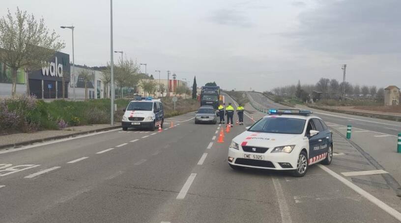 Polícia prendeu oito por descumprirem determinação de isolamento social na Espanha