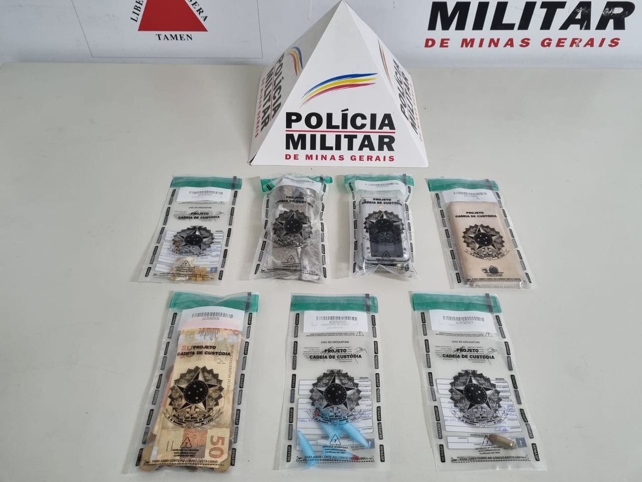 Drogas foram encontradas com o idoso e com uma mulher que o acompanhava