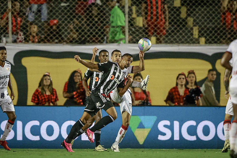 Atlético mais uma vez sofeu quatro gols em um jogo, desta vez para o Vitória, no Barradão