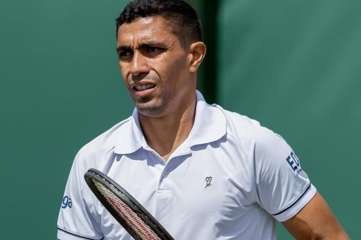 Thiago Monteiro em ação em Wimbledon