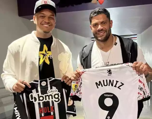 Rodrigo Muniz e Hulk após o duelo entre Galo x Bragantino