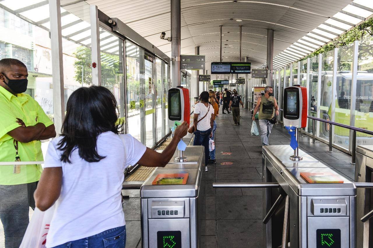 Na tarde do sábado, pouco depois da interdição, não houve aglomeração na Estação São Paulo, do Move