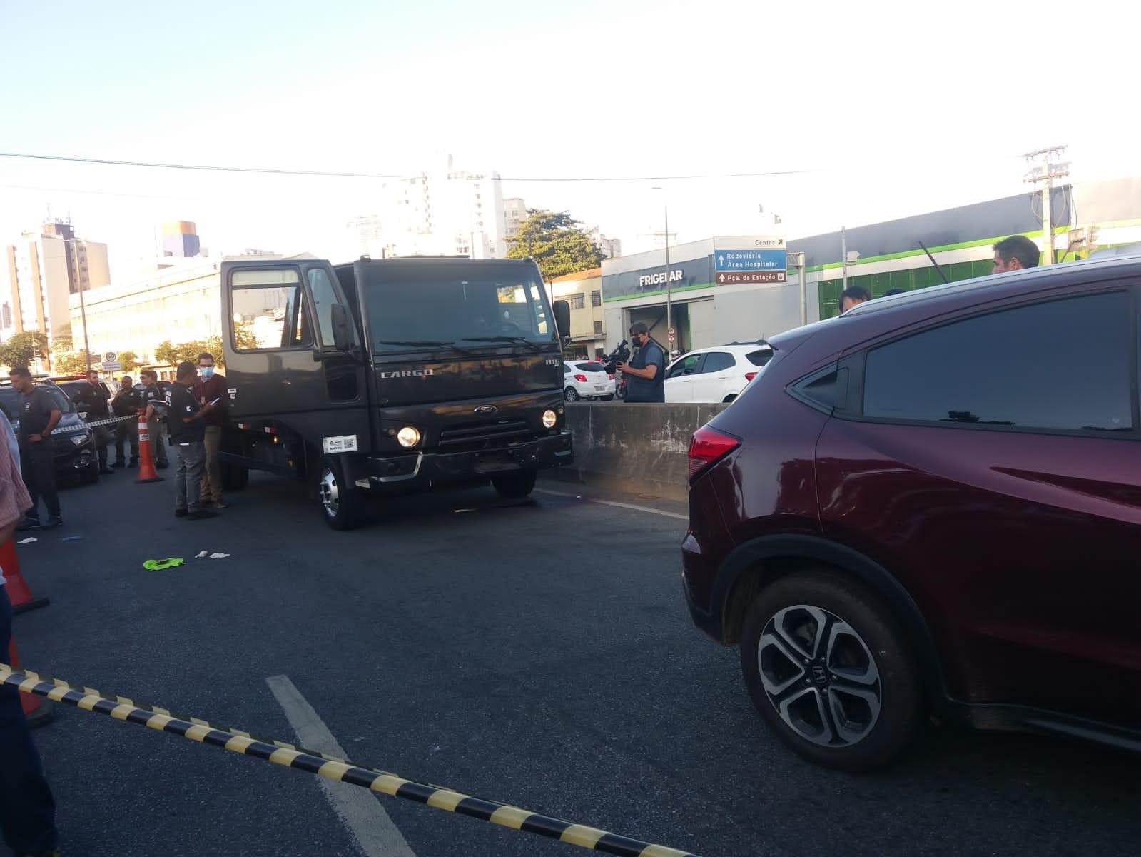 Motorista do reboque foi atingido com um tiro no pescoço