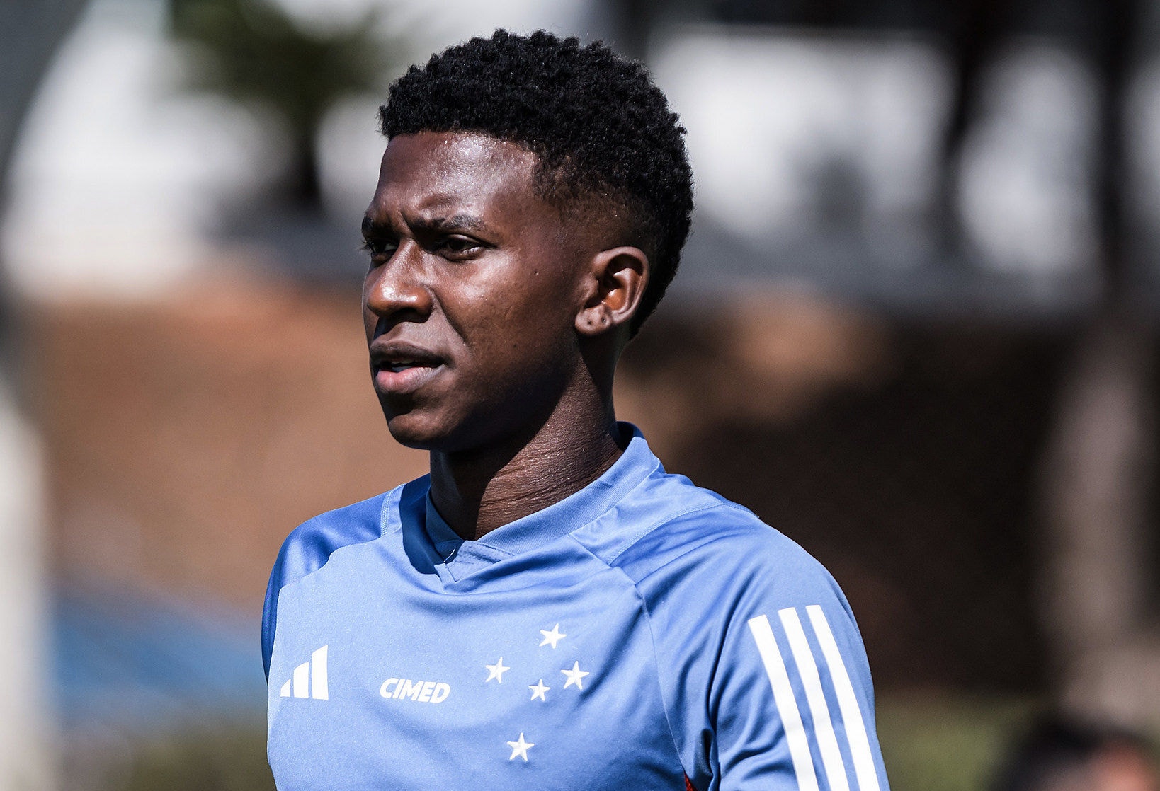 Meia Jhoseper pode ser uma das novidades no time de Diniz contra o Corinthians