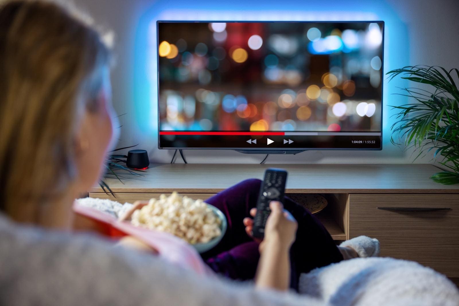 Para pesquisadora, TV e streaming passam por processo de hibridização