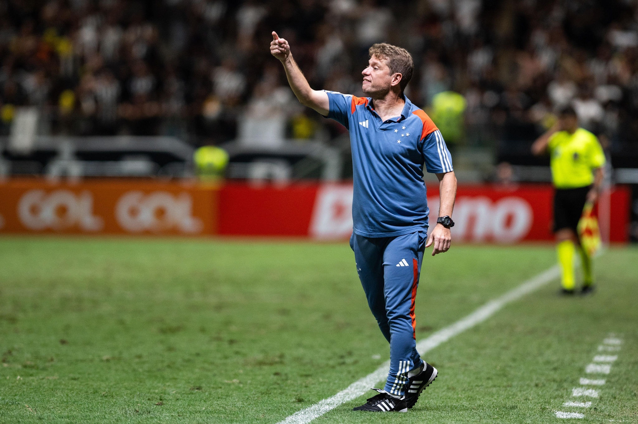 Fernando Seabra revelou ter demonstrado apoio ao goleiro Anderson após falha no clássico