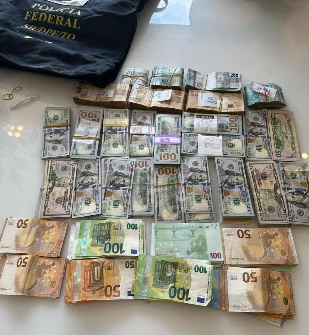 Policiais federais apreenderam cerca de 110 mil dólares e 26 mil euros com um dos alvos de buscas em Tocantins, durante a 25ª fase da Operação Lesa Pátria