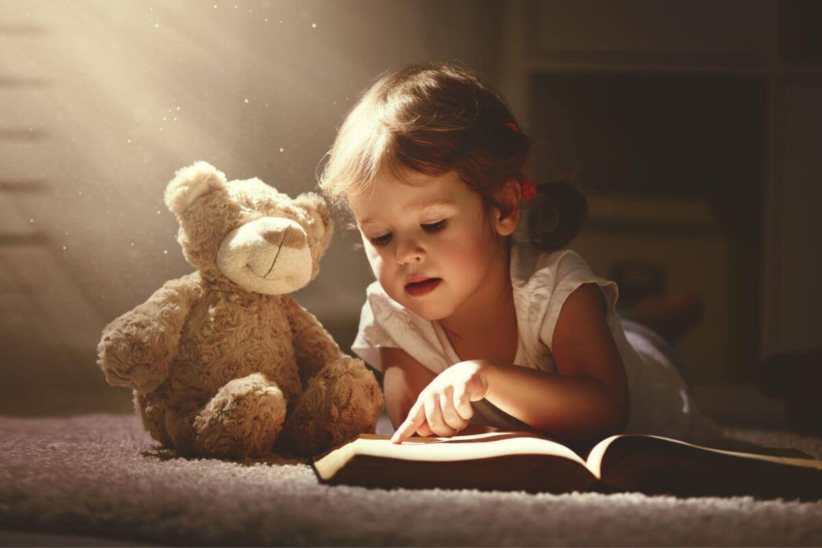 A leitura contribui para o desenvolvimento de habilidades essenciais para o sucesso acadêmico e social das crianças