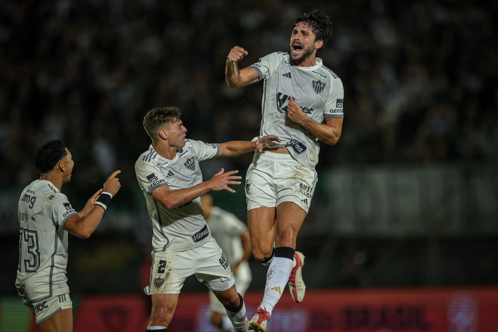 Igor Rabello celebra gol pelo Atlético
