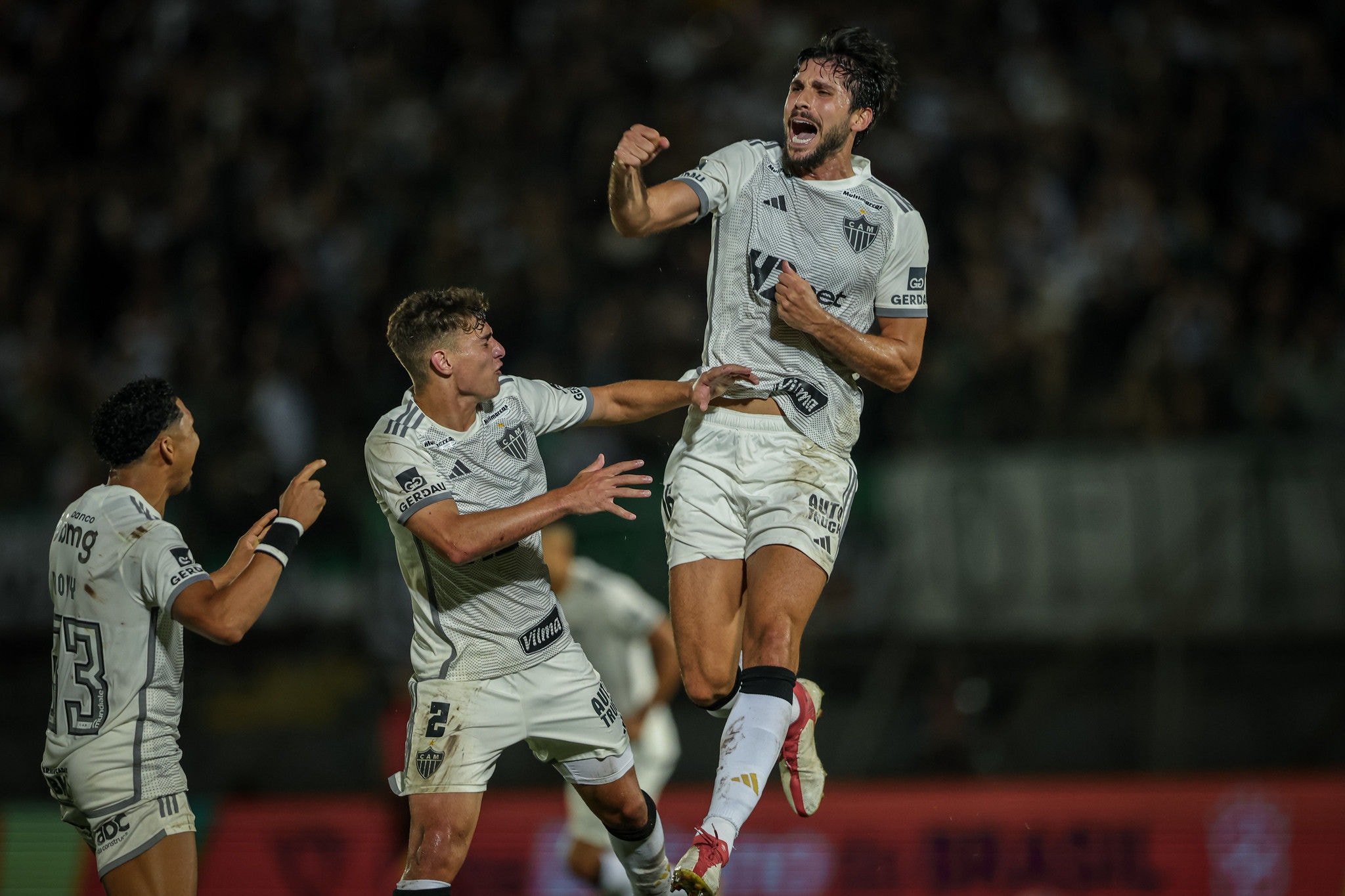 Igor Rabello celebra gol pelo Atlético