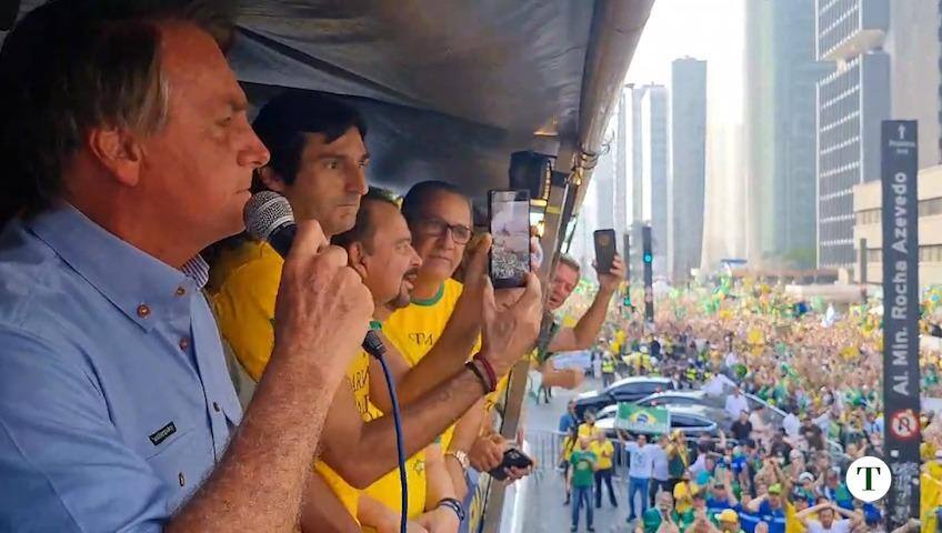 Jair Bolsonaro discursa na Av. Paulista