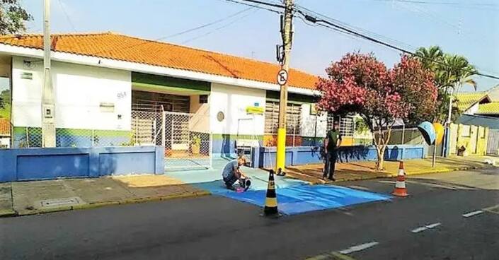 Prefeitura de Tietê está pintando asfalto de azul para amenizar calor