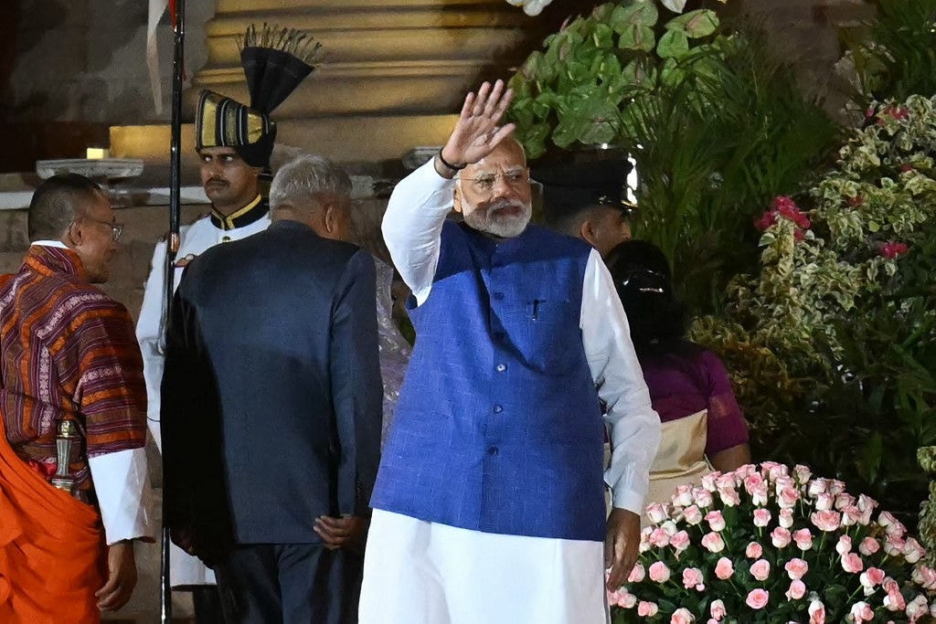 Modi presta juramento na Índia