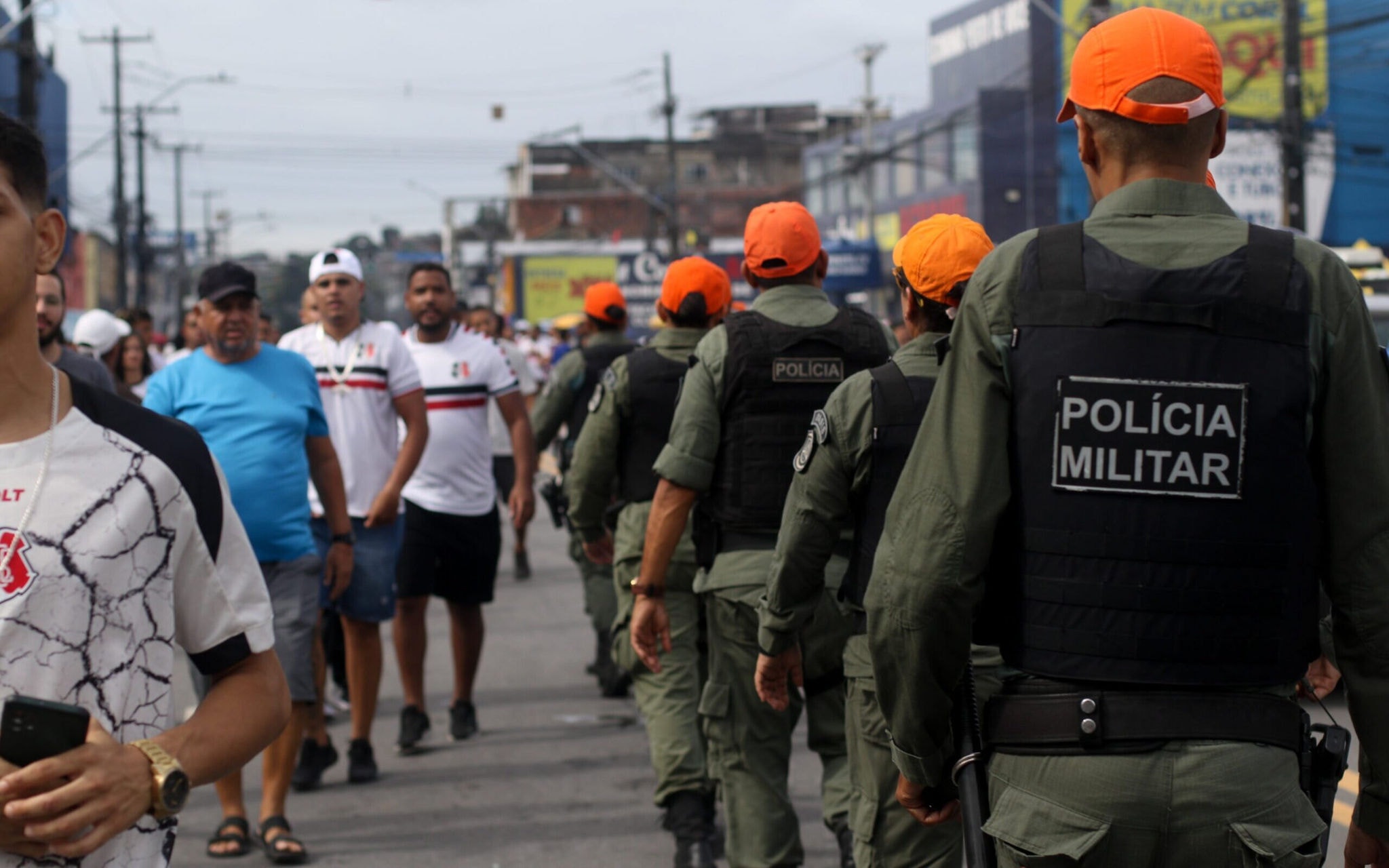 Policia Militar no entorno do Arruda antes de Santa Cruz x Sport. Foto: Marlon Costa/AGIF