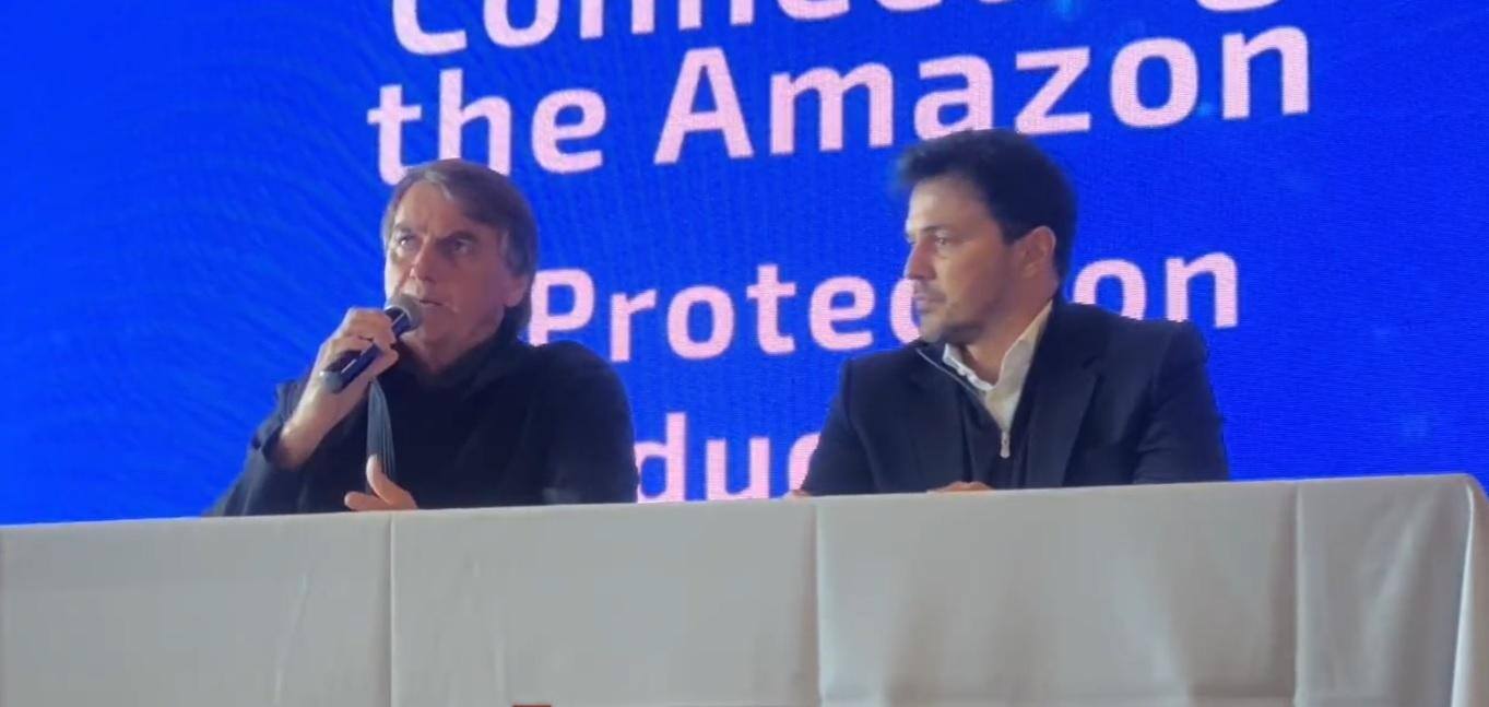 Presidente Jair Bolsonaro (PL) e o ministro das Comunicações, Fábio Faria, se reuniram com o empresário Elon Musk nesta sexta-feira (20)