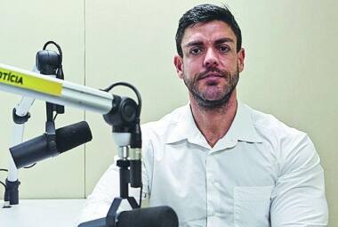 Lucas Miranda, dermatologista membro da Sociedade Brasileira de Dermatologia (SBD), graduado em Medicina pela UFMG e residência médica em Dermatologia pela UFJF
