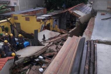 Muro desabou no bairro Coqueiros
