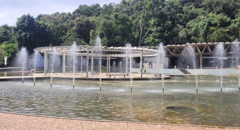 Projetada pelo artista plástico e paisagista Burle Marx, fonte foi construída em 1982