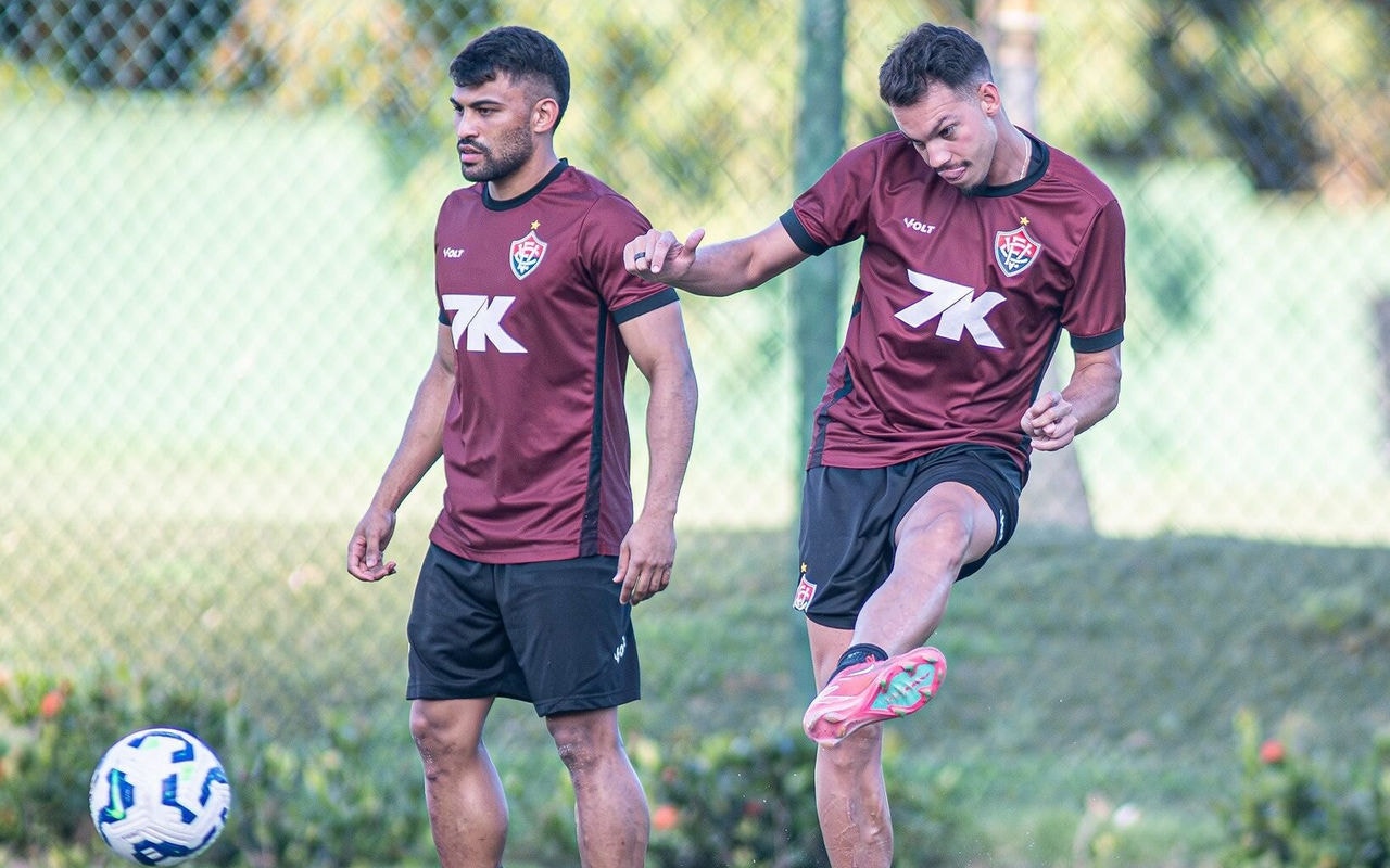Ronald e Zé Marcos em treino do Vitória (Foto: Victor Ferreira / EC Vitória)