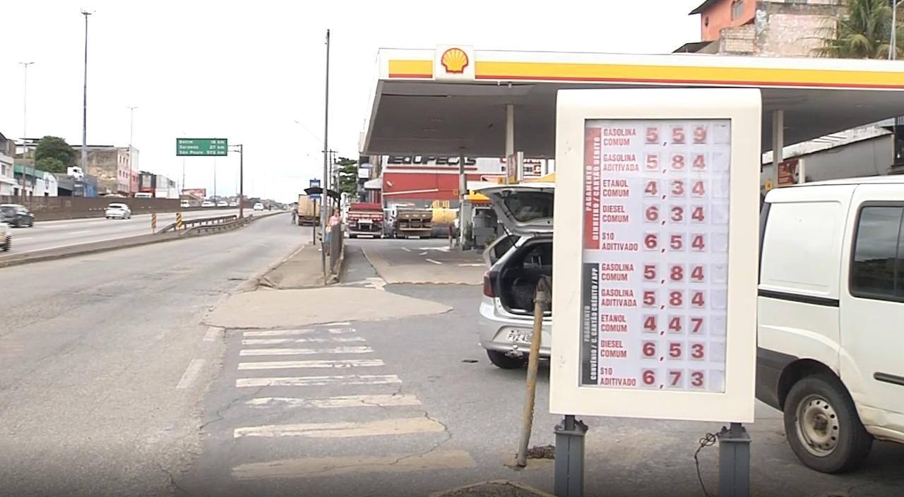 Gasolina começa 2023 mais cara em BH e região, mesmo sem impostos federais