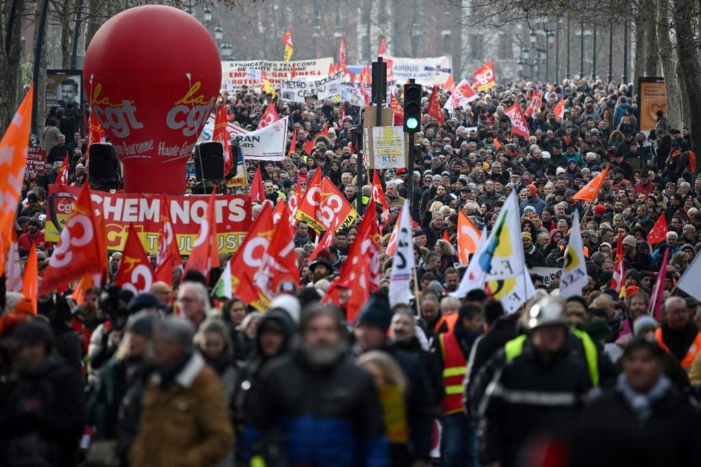 protesto contra reforma a previdência frança 3112023
