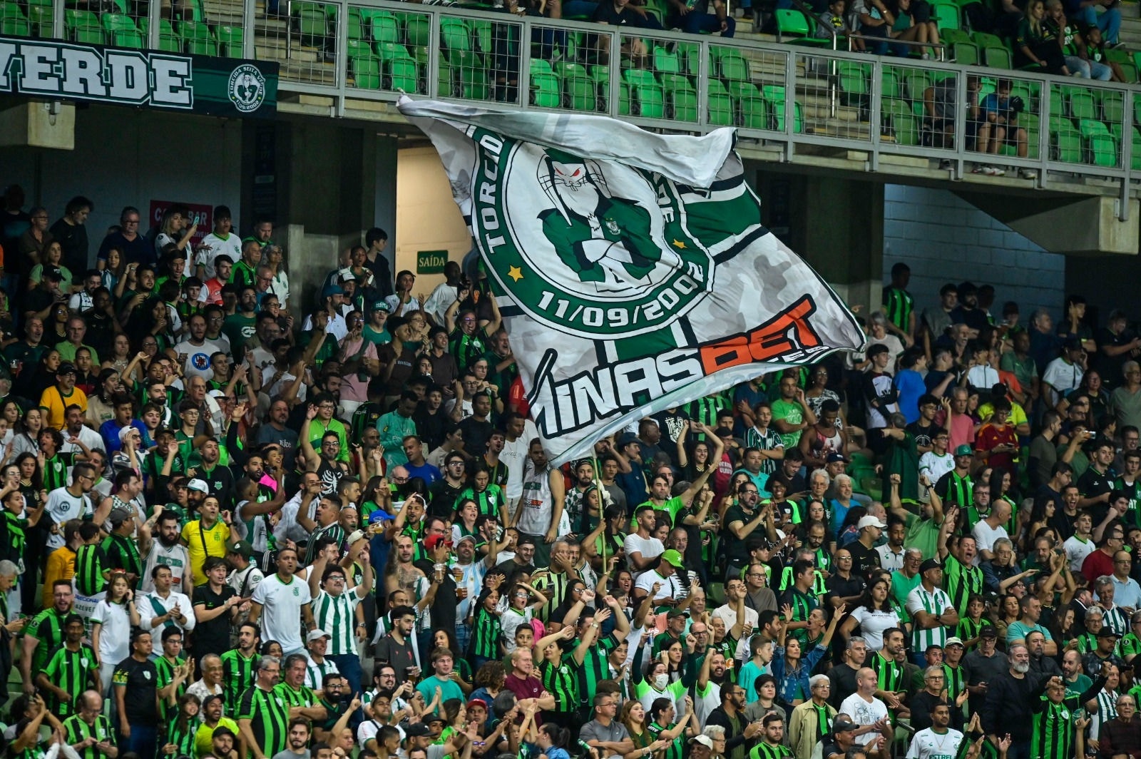 Torcida do América marcou presença nas arquibancadas do Independência para acompanhar o duelo com o Santos