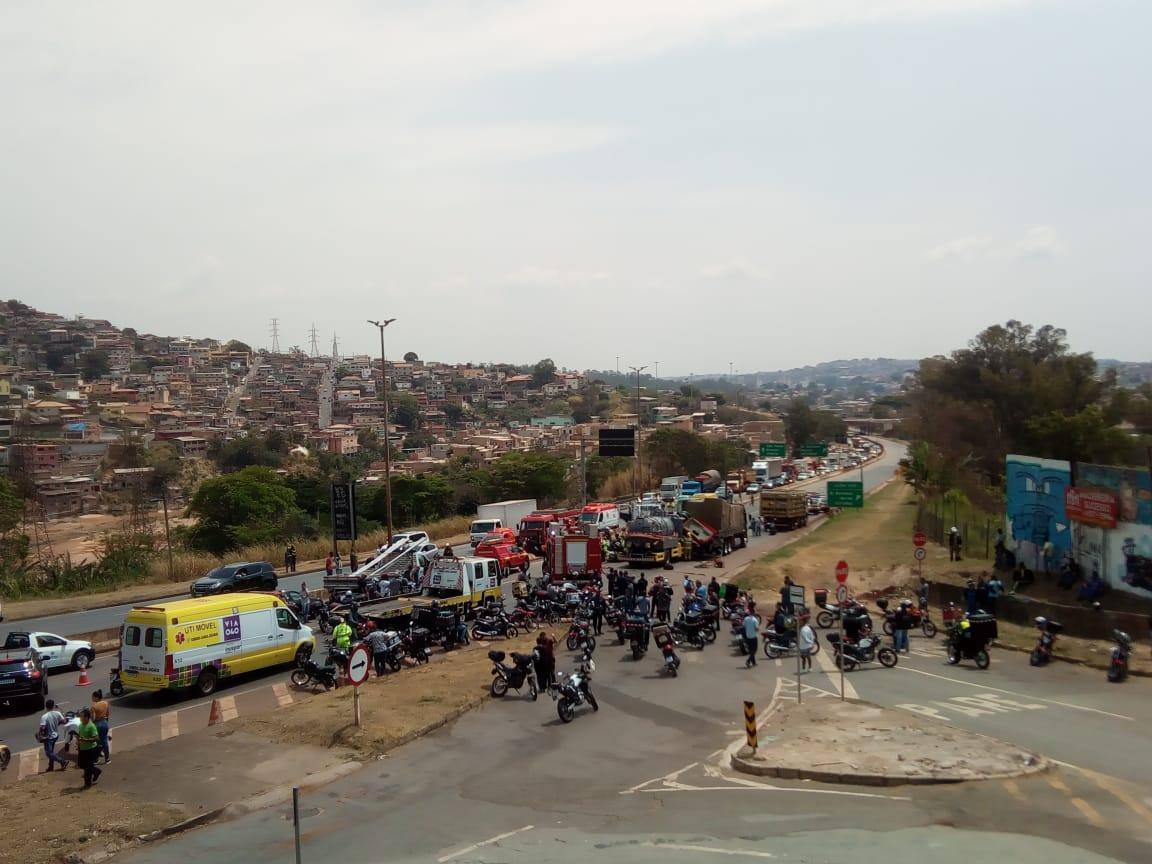 Anel ficou completamente fechado no sentido Vitória após acidente