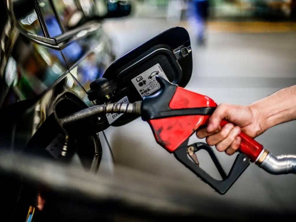 Conforme o site, preço médio do litro da gasolina no mundo é atualmente de R$ 7,10