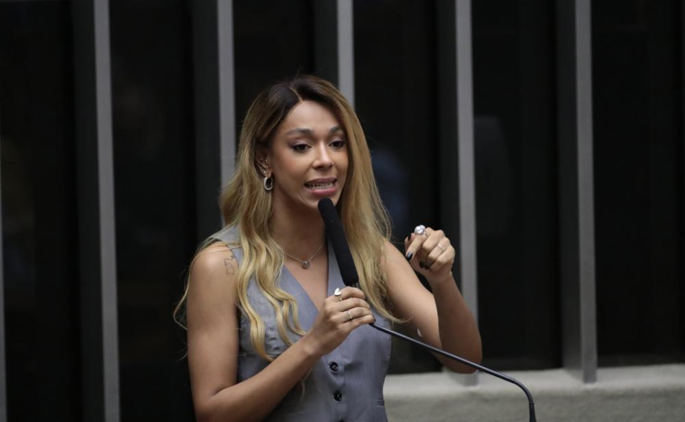A deputada Erika Hilton (Psol-SP) é autora da PEC que propõe o fim da escala 6X1