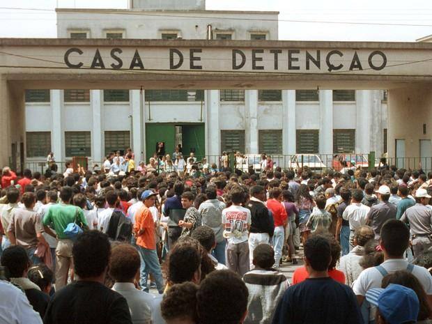 Em 2 de outubro de 1992, a Polícia Militar de São Paulo executou 111 presos do Pavilhão 9, da Casa de Detenção em São Paulo, durante invasão para conter rebelião de detentos