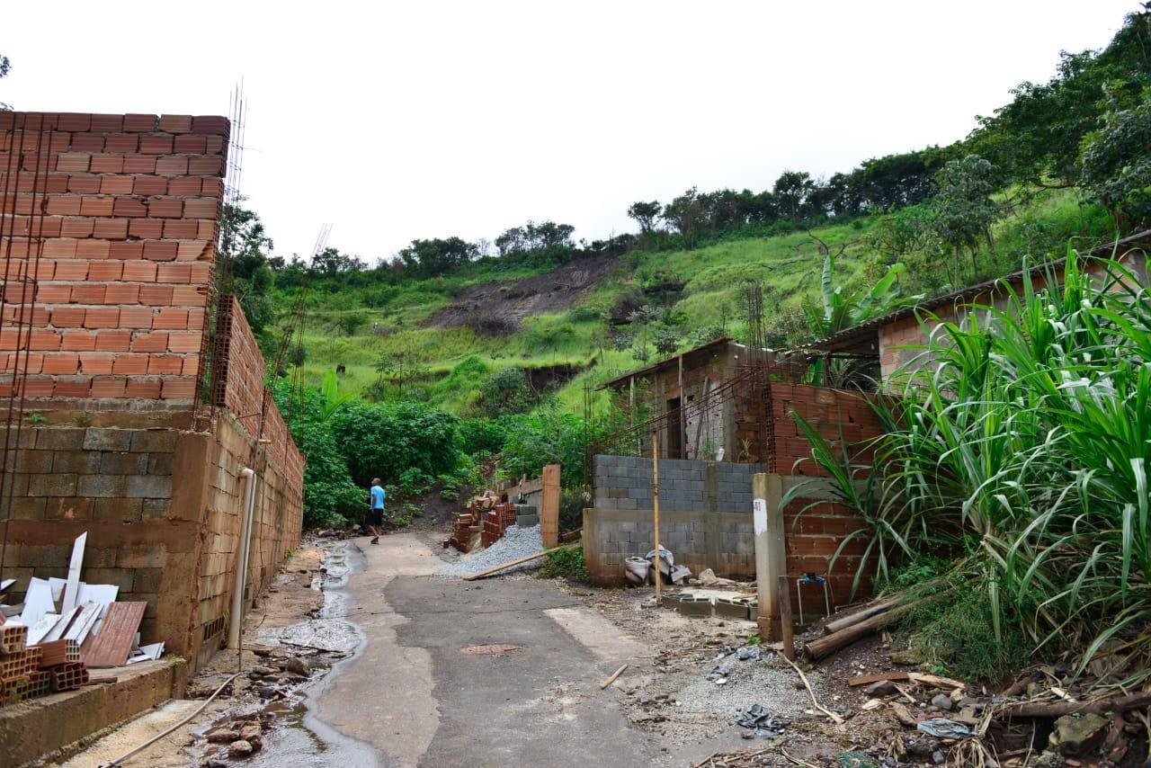 talude da vale bairro jardim felicidade barreiro