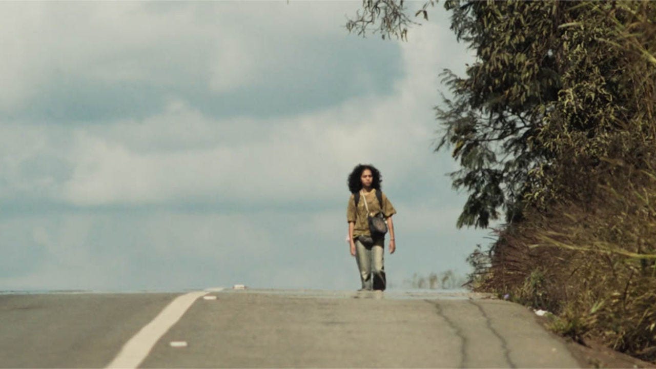 Sinara Teles interpreta a protagonista, que cai na estrada em busca de identidade