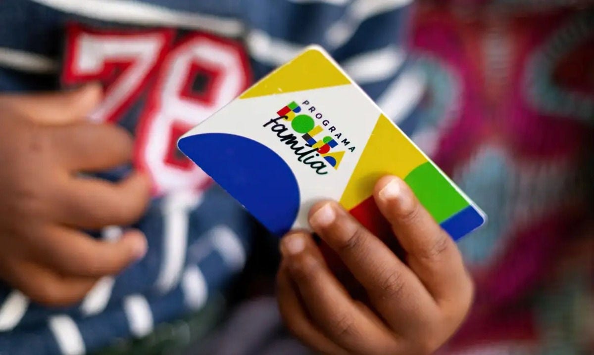 Benefícios pagos às famílias de candidatos eleitos foram cancelados pelo governo federal