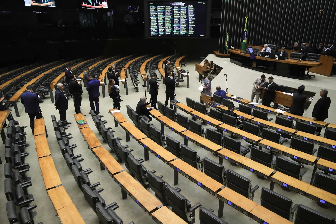 Câmara aprova 200 novos cargos comissionados no STF; proposta vai ao Senado