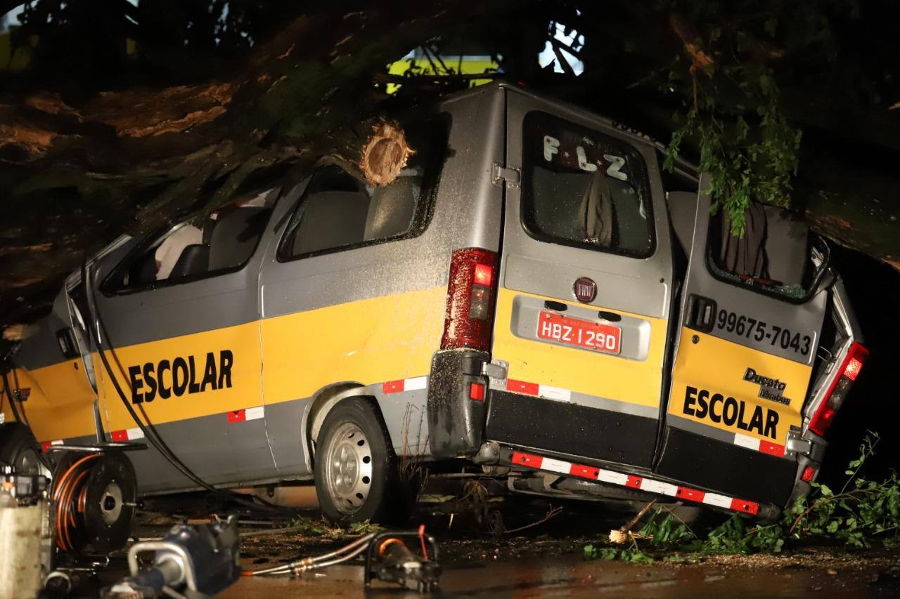 Acidente na Nossa Senhora do Carmo deixou motorista de van morto