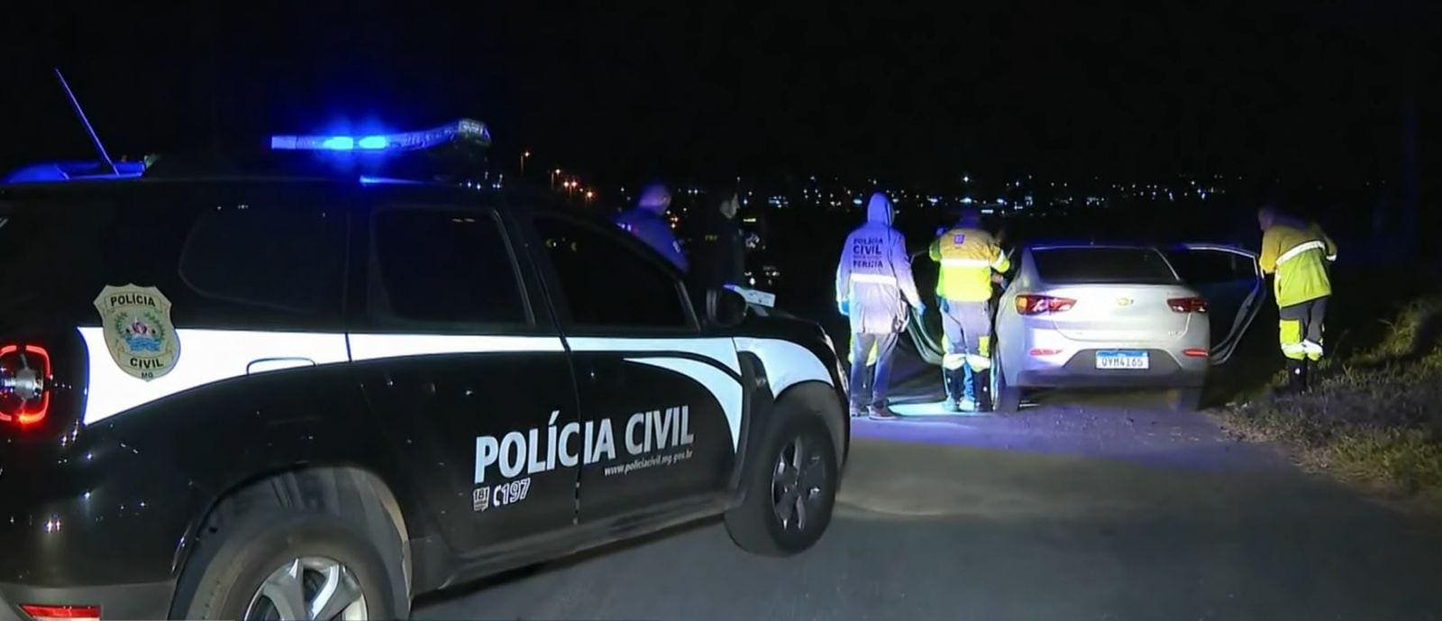 Perícia foi realizada no carro que estava parado na BR