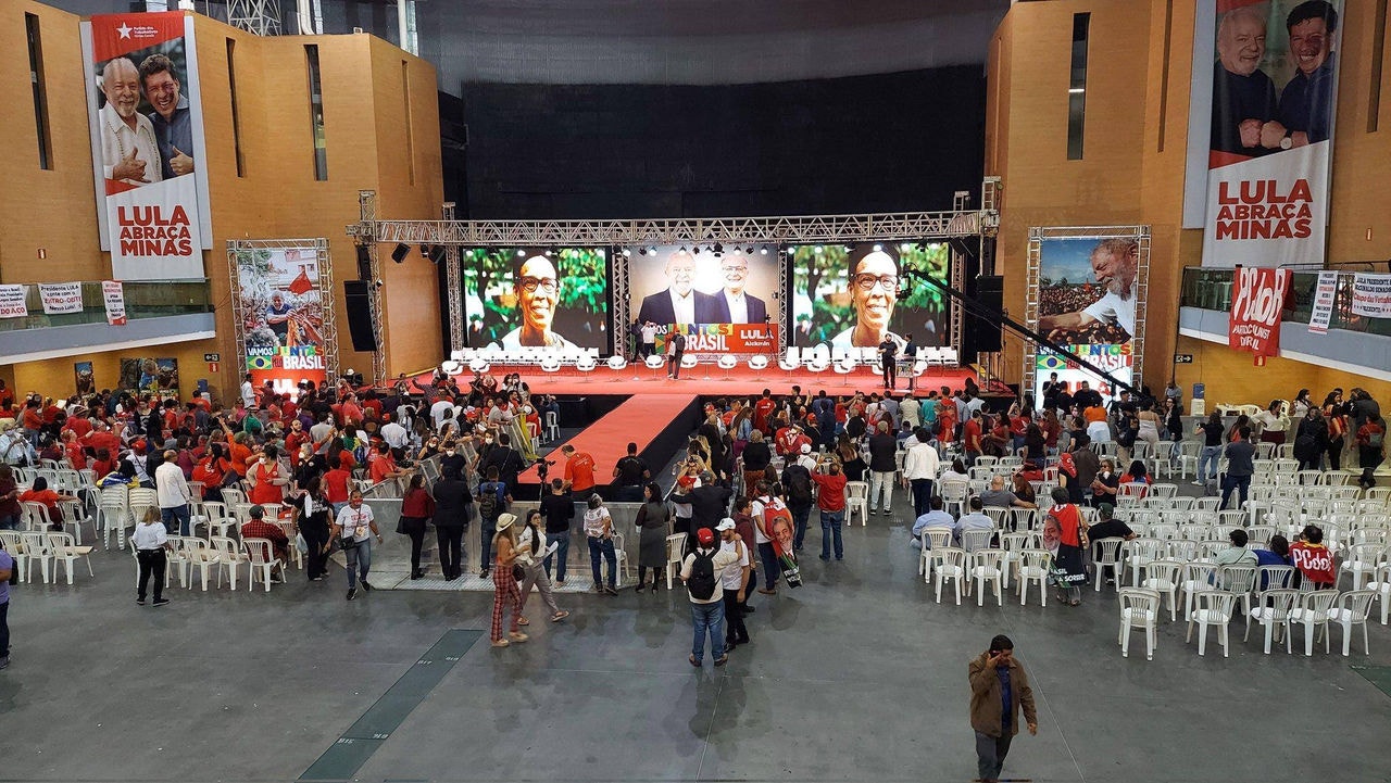 Lula lança pré-candidatura à presidência em BH