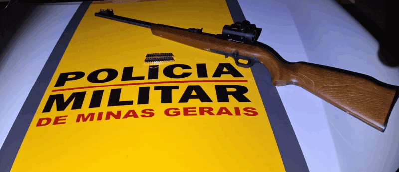 Motorista com sinais de embriaguez é preso com rifle em carro onde estavam esposa e recém-nascido