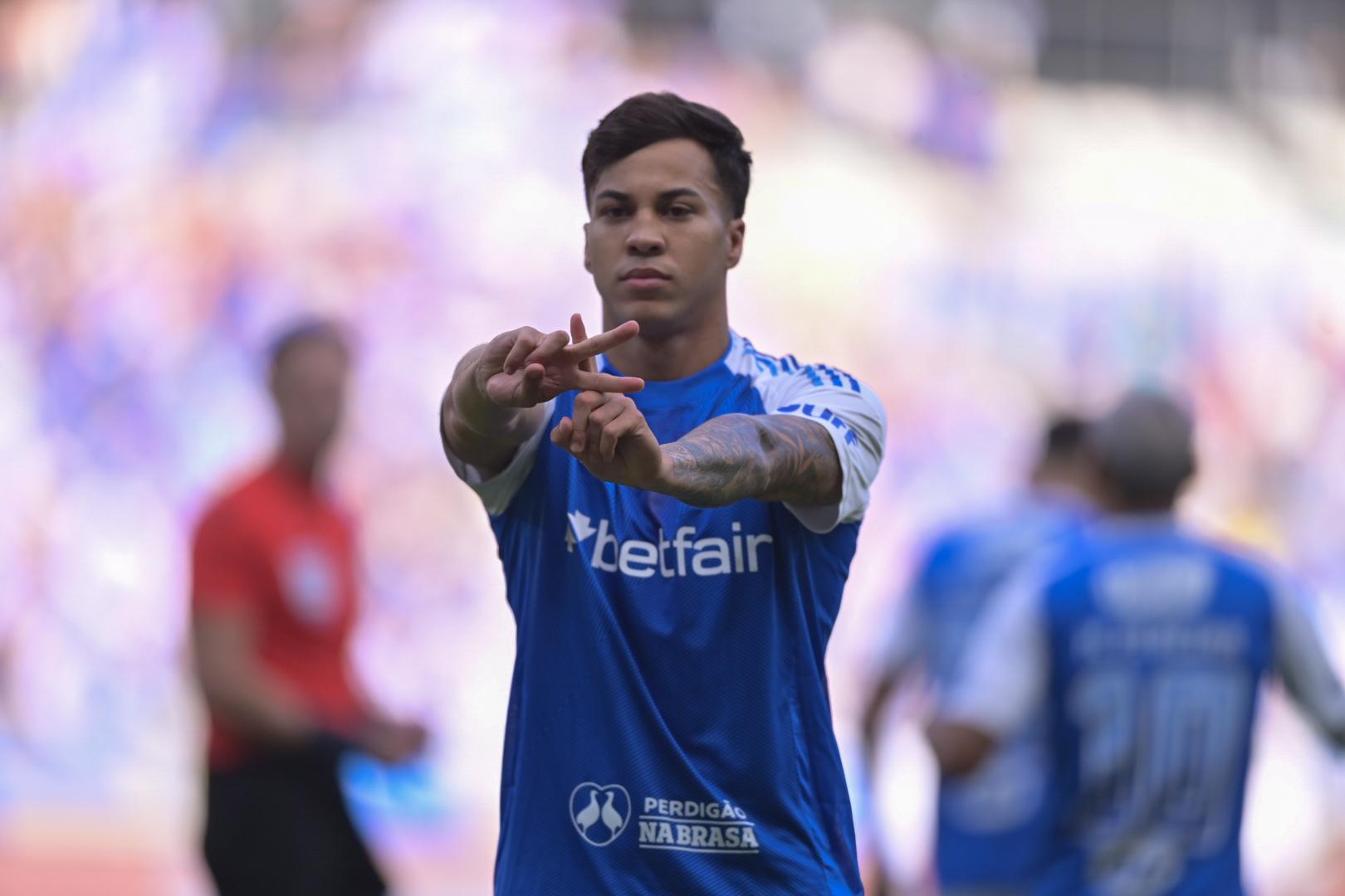 Kaio Jorge completou 50 jogos pelo Cruzeiro e é o artilheiro da Raposa em 2025, com 15 gols marcados