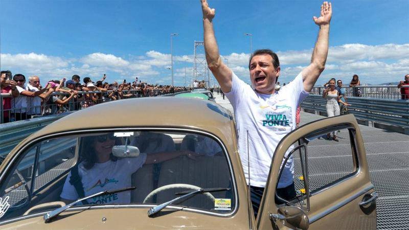 Hoje perto de sofrer impeachment, Carlos Moisés é visto na reinauguração da Ponte Hercílio Luz, no fim do 2019, em Florianópolis