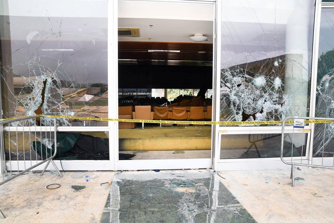 Imagens dos estragos causados por vandalismo no edifício-sede do Supremo Tribunal Federal (STF).