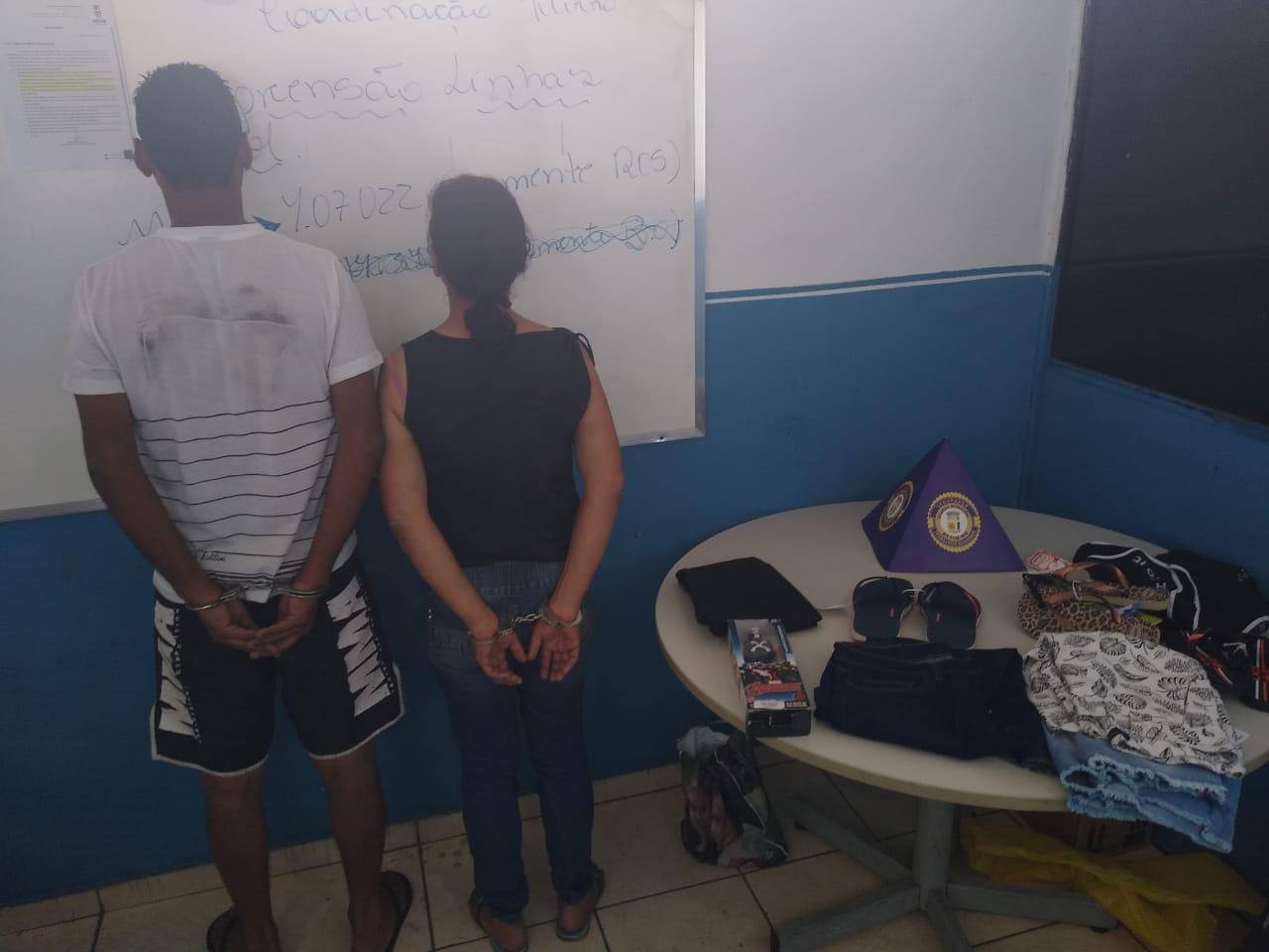 Casal foi preso furtando lojas no centro de Betim