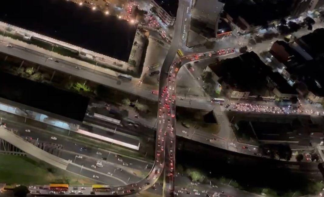 Entorno da rodoviária de BH tem trânsito movimentado após temporal que atingiu BH na noite desta quinta-feira (26)